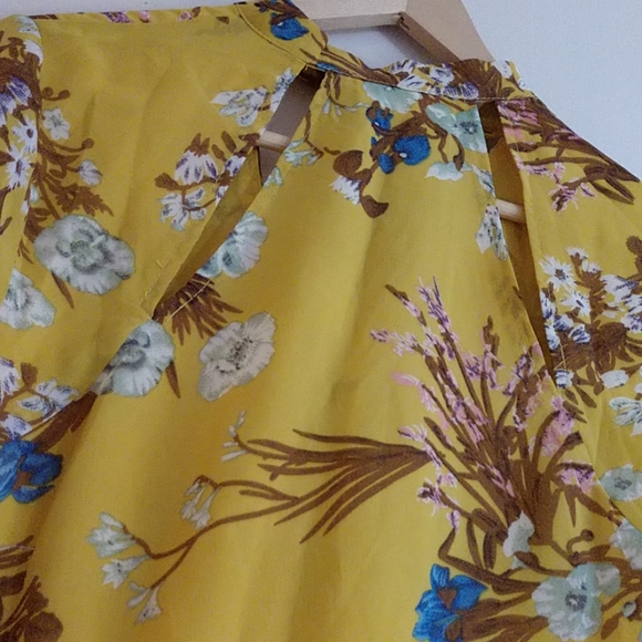 ENTRO:  BOHO chic, Bold, Beautiful mustard yellow blouse with floral print - Picture 7 of 8